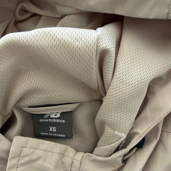 New Balance Light Taupe-Beige Windbreaker Size XS Relaxed Fit - Picture 10 of 11